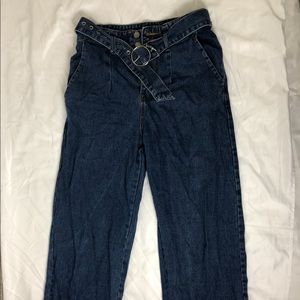 Straight cut jeans with jean belt